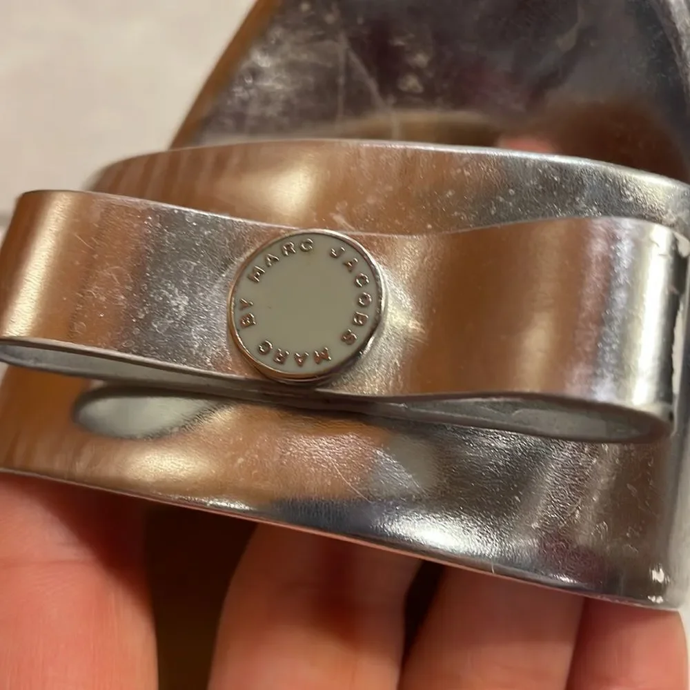 𝅺marc Jacobs woman’s silver cork left wedge